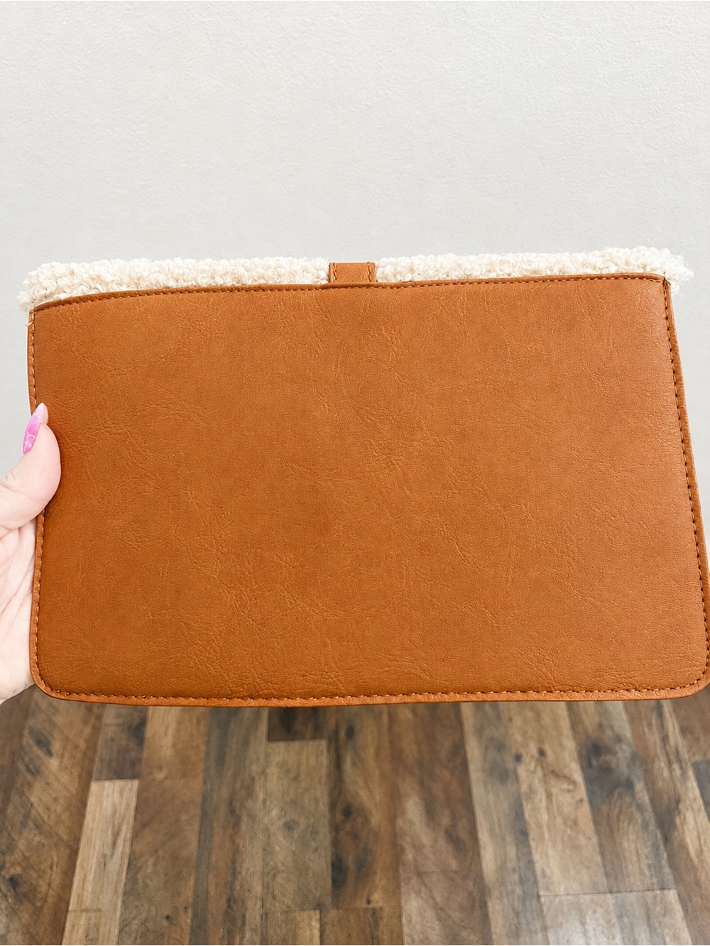 Thread
Universal Thread Sherpa Clutch - Picture 2 of 5